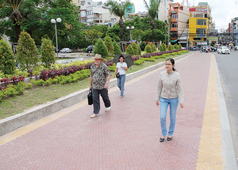 Quản lý sử dụng vỉa hè đảm bảo quyền ưu tiên cho người đi bộ