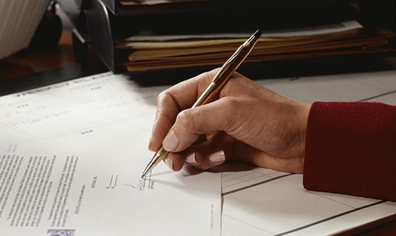 Tính lại giá gói thầu có phải điều chỉnh hợp đồng đã ký?