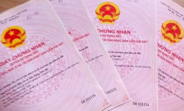 Diện tích đất thực tế khác sổ đỏ, cấp đổi hay thu hồi sổ?