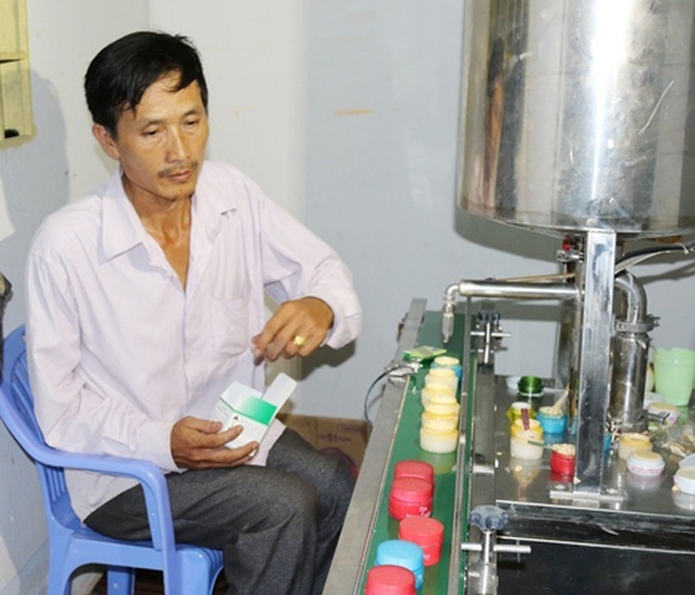 Triệt phá nhiều vụ sản xuất rượu, mỹ phẩm giả