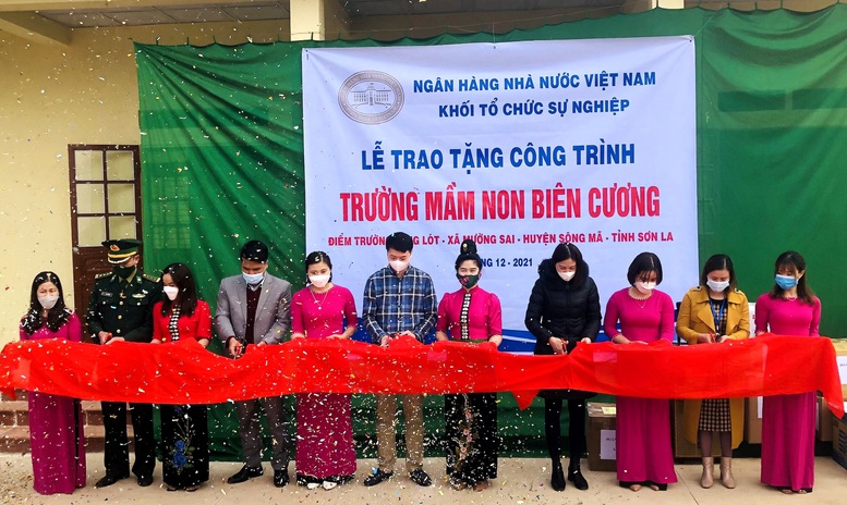 Bàn giao công trình điểm trường mầm non tại huyện nghèo Sơn La 