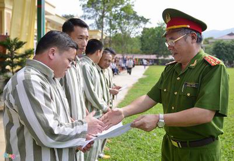 Lập Hội đồng thẩm định hồ sơ đề nghị tha tù trước thời hạn có điều kiện