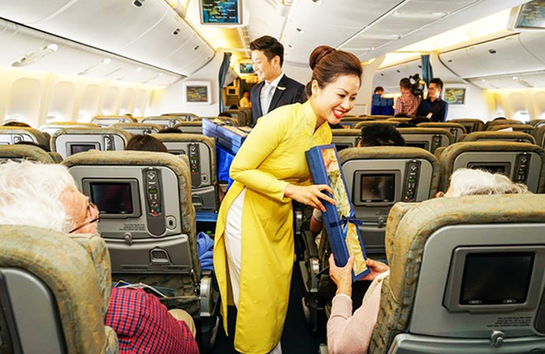Tạm dừng bán hàng miễn thuế trên máy bay