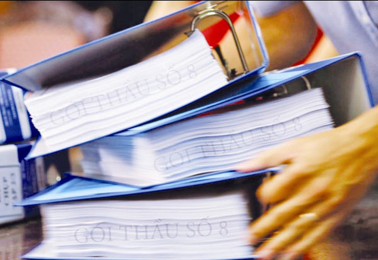 Nên đề nghị làm rõ hồ sơ dự thầu hay chấm trượt thầu?