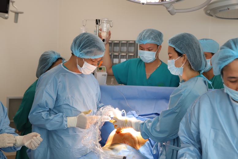 Đông mạch máu bằng Laser – kỹ thuật cứu nhiều thai nhi khi còn trong bụng mẹ