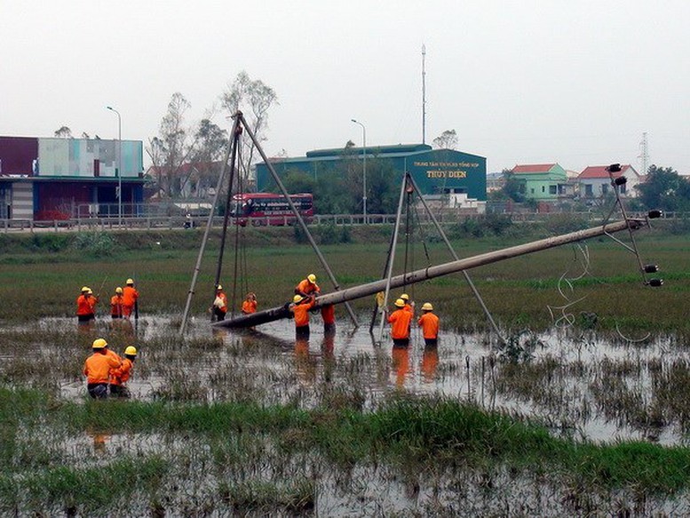 Cơ bản đáp ứng cung cấp điện trong mưa lũ miền Trung