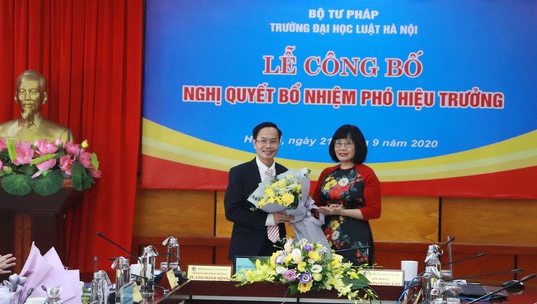 Công bố Nghị quyết bổ nhiệm Phó Hiệu trưởng Đại học Luật Hà Nội