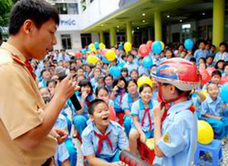 Giáo dục an toàn giao thông cho học sinh ngay đầu năm học mới