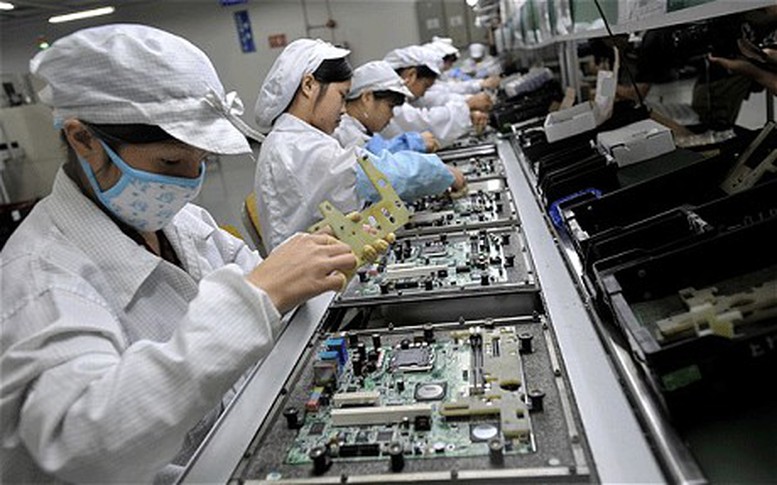 Robot thay thế 60.000 công nhân sản xuất điện thoại di động