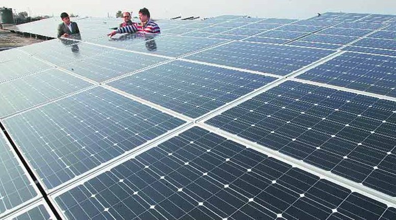Ấn Độ vận hành nhà máy điện Mặt trời lớn nhất thế giới   