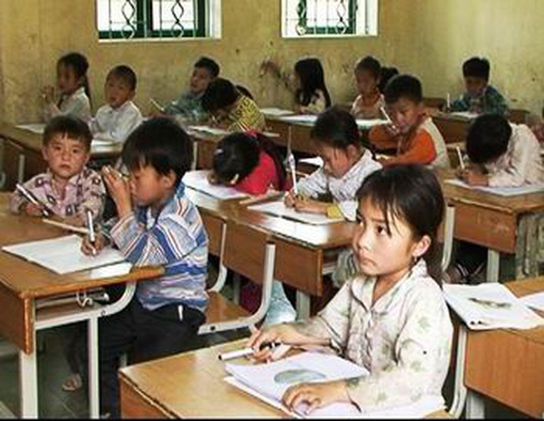 Nâng bước trẻ vùng cao tới trường 