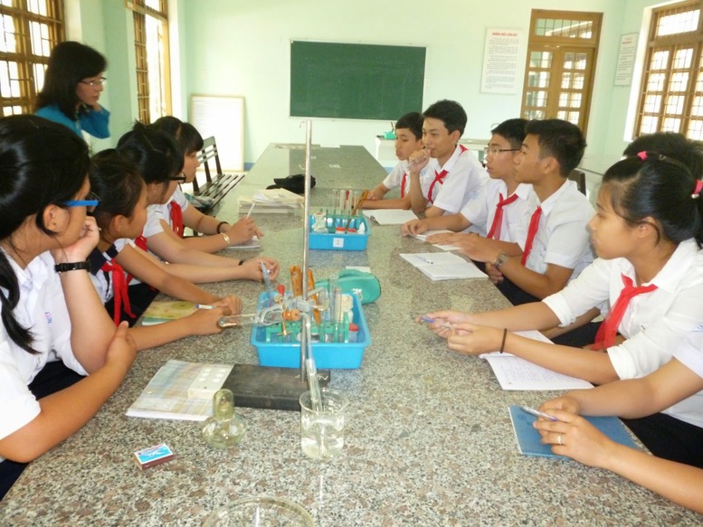 Chế độ đối với nhân viên thiết bị trường học