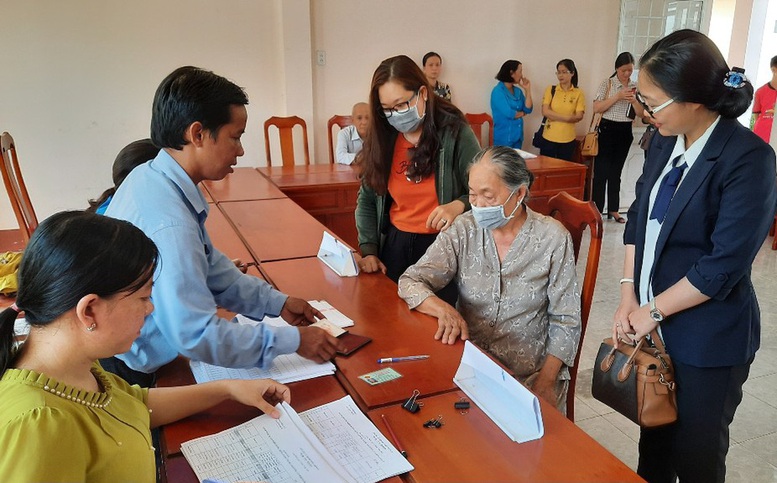 Lao động hợp đồng có con nhỏ bị mất việc được hỗ trợ thêm