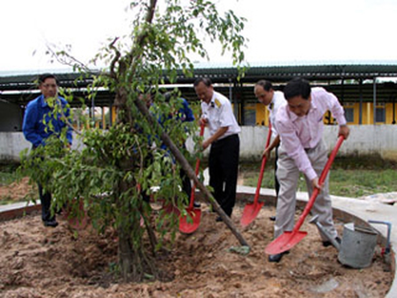 Cụm thi đua số 2, Hội Liên hiệp thanh niên tỉnh: Giao lưu với cán bộ, chiến sĩ Vùng 2 Hải quân