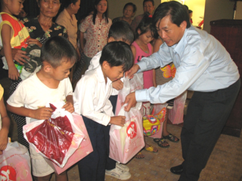 Năm 2010, hơn 7000 trẻ em có hoàn cảnh đặc biệt khó khăn được hỗ trợ từ Quỹ bảo trợ trẻ em tỉnh