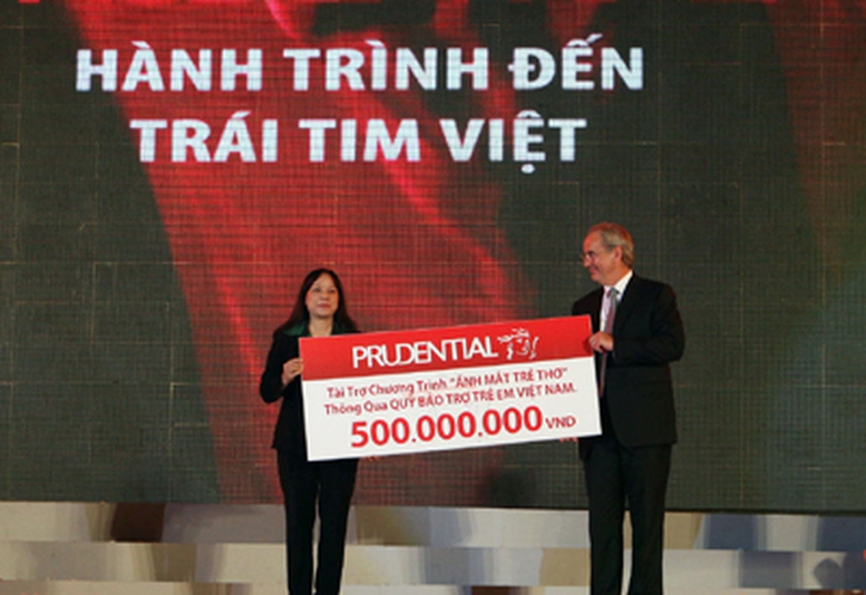 Prudential Việt Nam tài trợ 200 ca phẫu thuật mắt dị tật cho trẻ em
