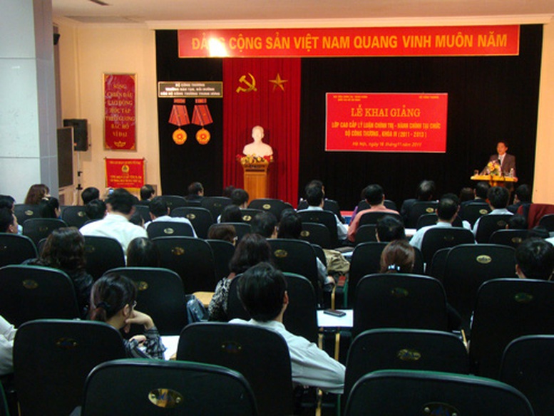 Khai giảng lớp cao cấp lý luận chính trị - hành chính tại chức Bộ Công Thương, khóa IV (2011 - 2013)