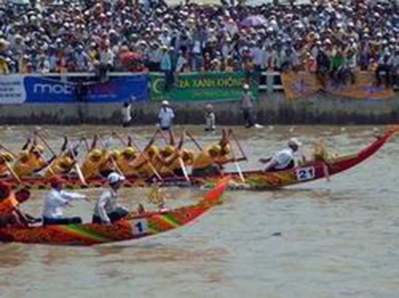 Rực rỡ sắc màu Ok Om Bok Vĩnh Long 2025: Tôn vinh bản sắc, khơi dậy khát vọng phát triển- Ảnh 6. Lễ hội Ok - Om - Bok vào cuối tháng 11