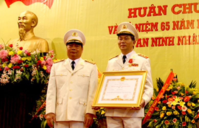 Lực lượng An ninh Nhân dân đón nhận nhiều phần thưởng cao quý