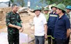 Phó Thủ tướng Lê Thành Long thăm hỏi người dân vùng mưa lũ Sơn La