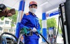 Giá xăng giảm mạnh, xăng E5 giảm hơn 1.800 đồng/lít