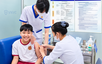 VNVC chi gần 50 tỷ đồng hỗ trợ 25.000 trẻ tiêm vaccine đầu năm học mới