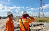 Căng mình giữa nắng nóng, bảo đảm an toàn cho hệ thống truyền tải điện miền Bắc