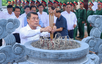 Thủ tướng Lê Minh Hưng tưởng niệm Chủ tịch Hồ Chí Minh, Đại tướng Võ Nguyên Giáp và các Anh hùng liệt sĩ tại Điện Biên Phủ
