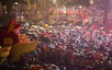 Ha Noi pavements packed with visitors hours ahead of final military parade rehearsal