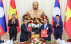 Viet Nam, Laos exchange 11 cooperation documents