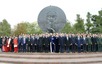 Party chief pays floral tribute to President Ho Chi Minh in Russia