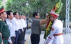 范明正总理前往渭川国家烈士陵园上香（组图）