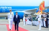 越南政府范明正和夫人黎氏碧珍抵达城南军用机场 开始对韩国进行正式访问