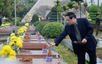 越南政府总理范明政在奠边府敬献香烛，缅怀胡志明主席及英雄烈士