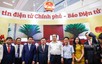 越南国会主席陈青敏参观2026年全国报刊展