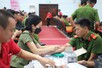 Chiến sĩ công an tỉnh Bắc Giang hiến máu tình nguyện