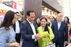 Phó Thủ tướng Bùi Thanh Sơn tham quan, mua hàng tại Hội chợ mùa Xuân 2026