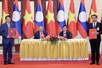 Viet Nam, Laos sign important cooperation documents