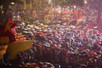 Ha Noi pavements packed with visitors hours ahead of final military parade rehearsal