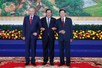 Party chiefs of Viet Nam, Laos, Cambodia meet in Phnom Penh