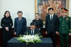 Vietnamese leaders pay respects to President of Lao National Assembly