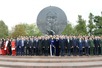 Party chief pays floral tribute to President Ho Chi Minh in Russia
