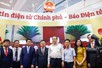 越南国会主席陈青敏参观2026年全国报刊展