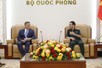 越南政府副总理兼国防部长潘文江大将会见美国代理海军部长高雄