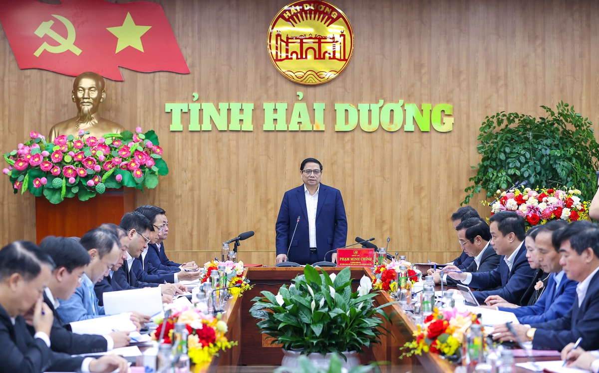 范明正总理与海阳省省委常委会举行工作会议