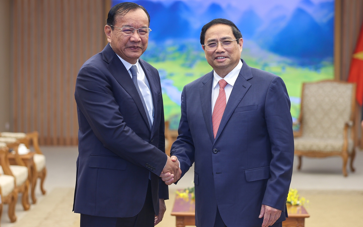 越南政府总理范明正会见柬埔寨副首相兼外交与国际合作部大臣布拉索昆