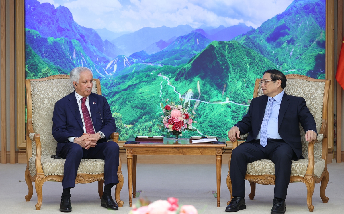 越南政府总理范明正会见卡塔尔外交事务国务大臣穆莱基