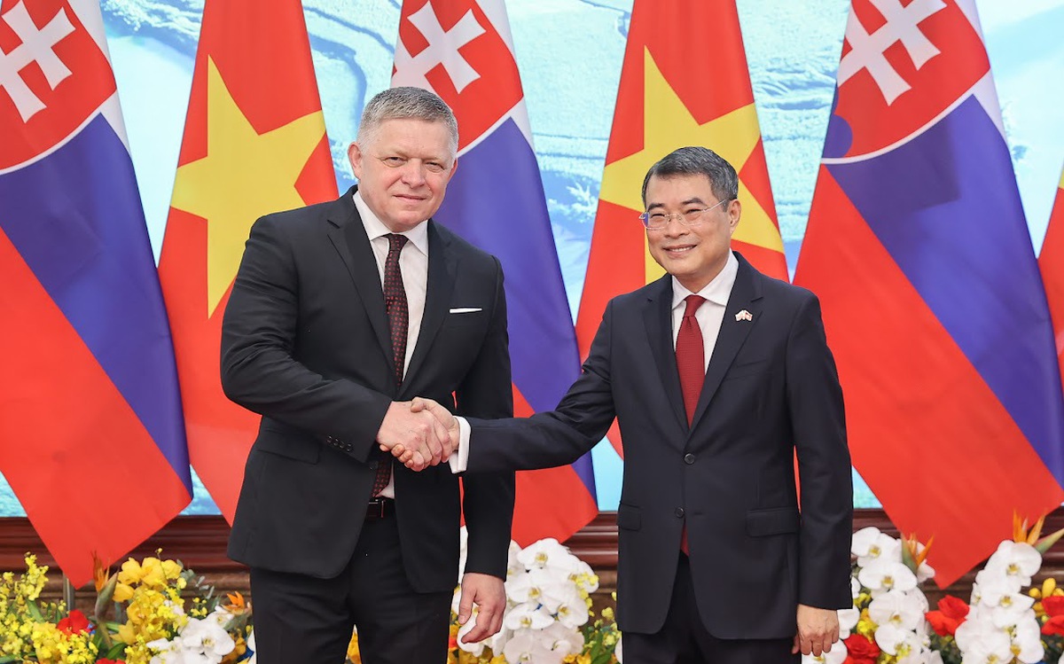 黎明兴总理与斯洛伐克总理罗贝尔特·菲佐举行会谈