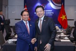 Thủ tướng đề nghị Singapore hỗ trợ phát triển một số ngành công nghiệp chiến lược