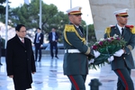 Thủ tướng tưởng niệm các anh hùng, liệt sĩ, cựu chiến binh của Algeria